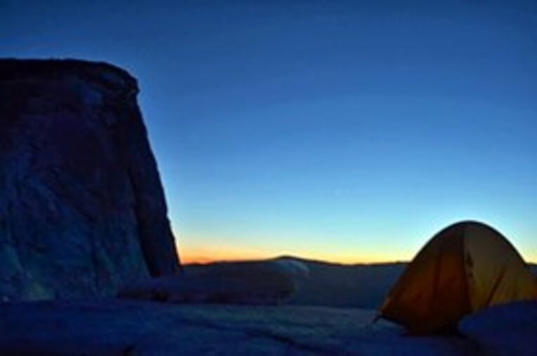 夕暮れと、ハーフドームと、テントと。 