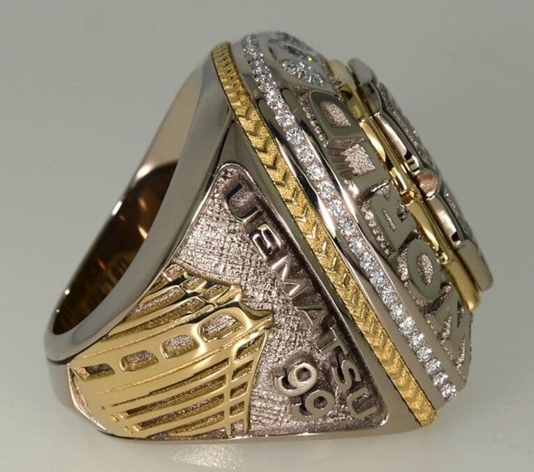 リングには「UEMATSU」と背番号「99」がしっかりと刻まれる（本人提供）