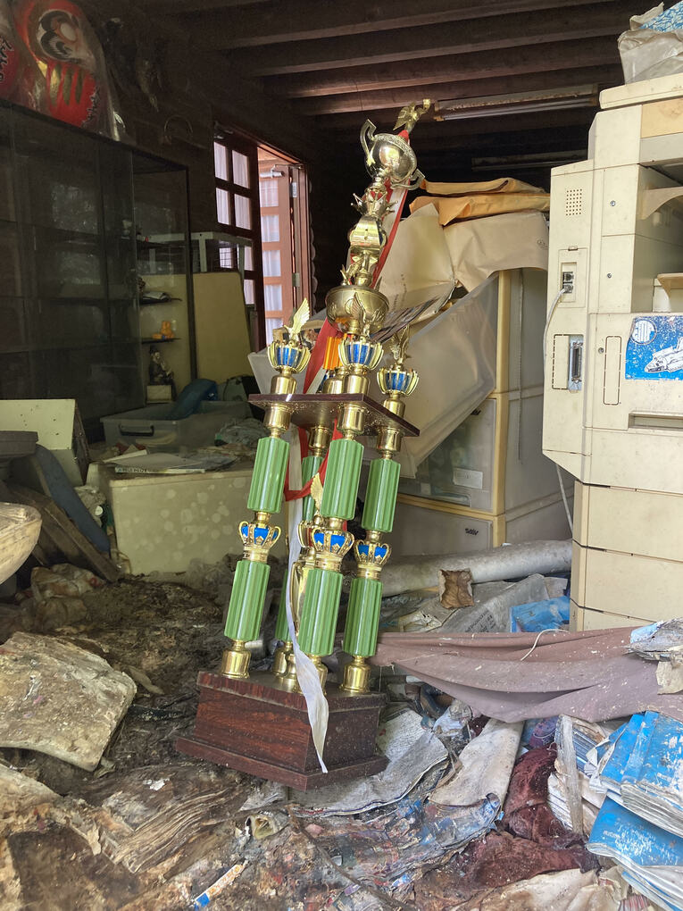 中にあるナゾのトロフィーの姿も外から見ることができた　©Hiroki Kakehata