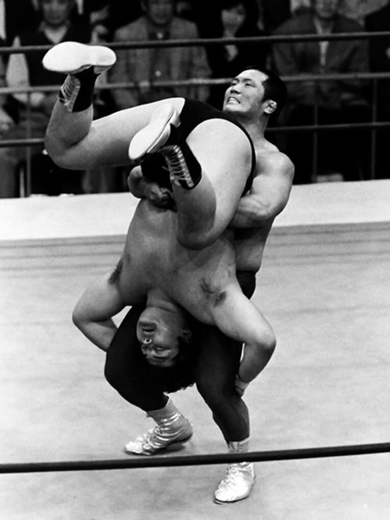 友・橋本真也と意地の真っ向勝負！ヘビー級王者に獣神が挑んだ伝説の夜。(2)