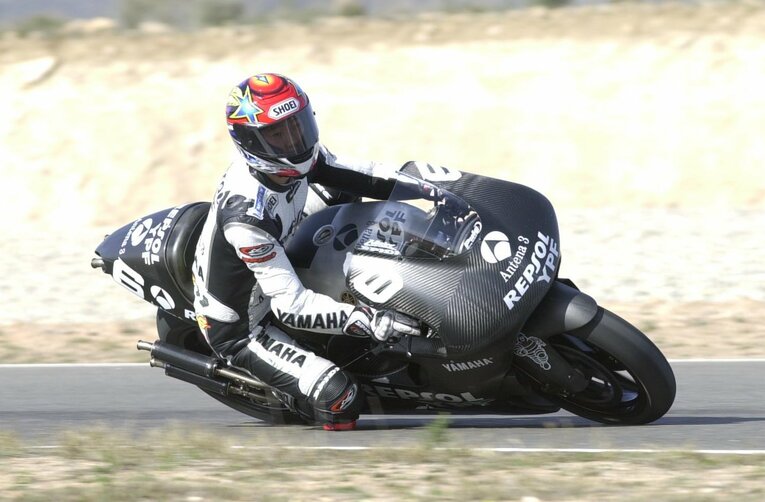 2002年のウインターテストでヤマハYZR500を駆る阿部典史。このシーズンのノリックはランキング6位だった　©Satoshi Endo