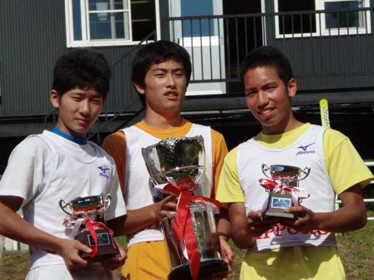 高校時代の金城（右）。ジュニアの日本代表にも選ばれるなど飛躍した／本人提供