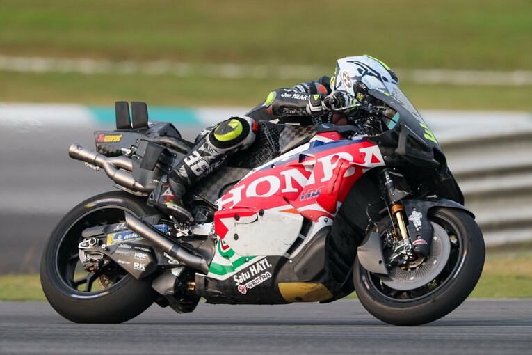 テストならではのツギハギのカウルで走るミル　©Satoshi Endo