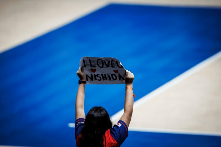西田有志への応援メッセージ（VNLアルゼンチン戦）©︎Volleyball World