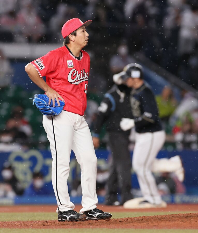 2021年9月30日オリックス戦の9回表、T-岡田に逆転3ランを浴びる益田直也　©︎JIJI PRESS