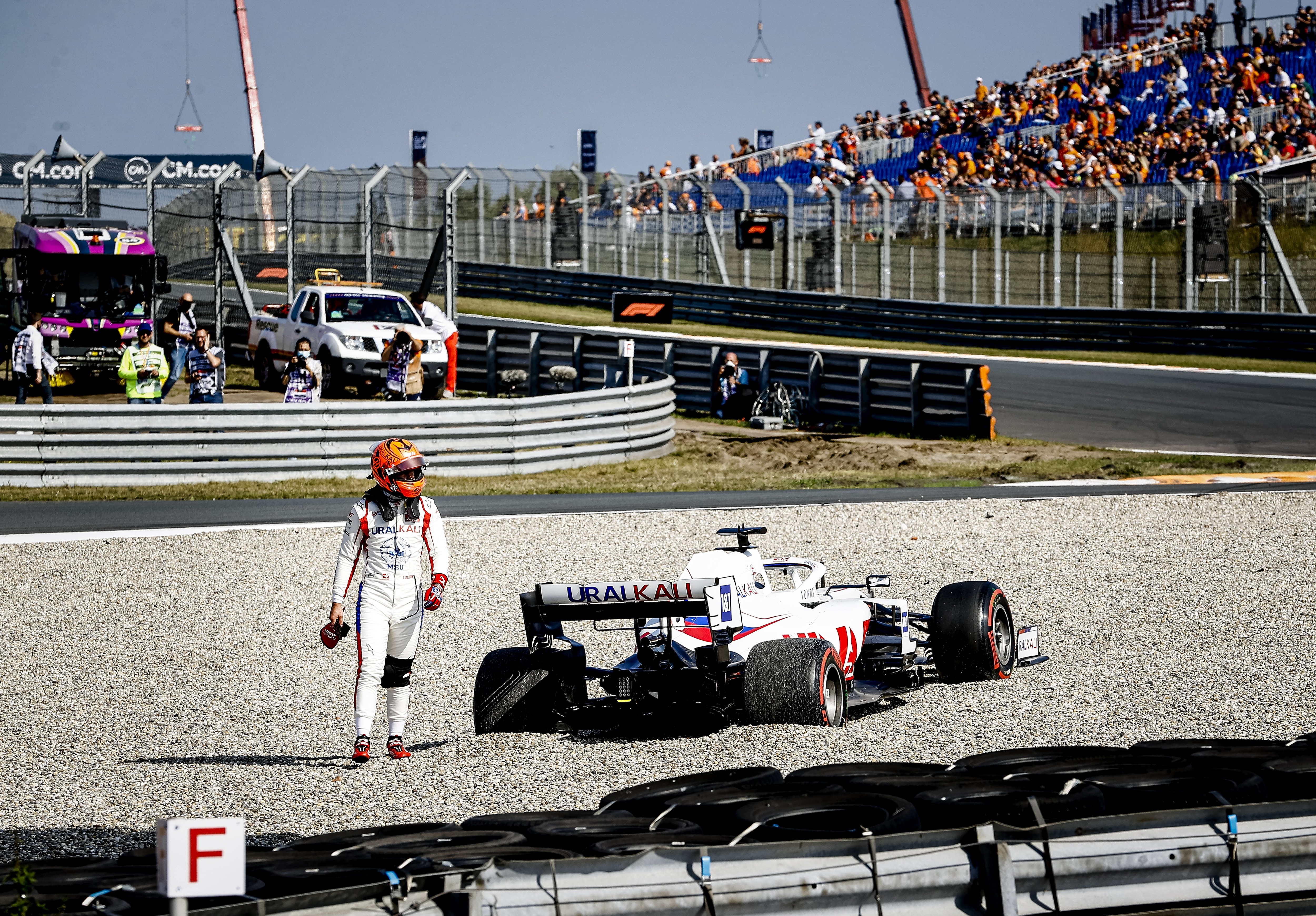 2021年、オランダGPのFP2でスピンをし、コースアウトしたマゼピン。度重なるスピンにファンからは「マゼスピン」と称され、スピンの回数を数えるサイトまで立ち上がった ©Getty Images