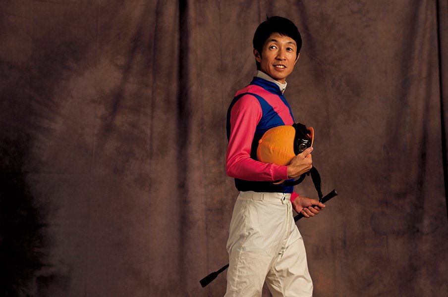 武豊、特写撮影で垣間見えた4000勝を積み上げた原動力とは。<Number Web> photograph by Takuya Sugiyama