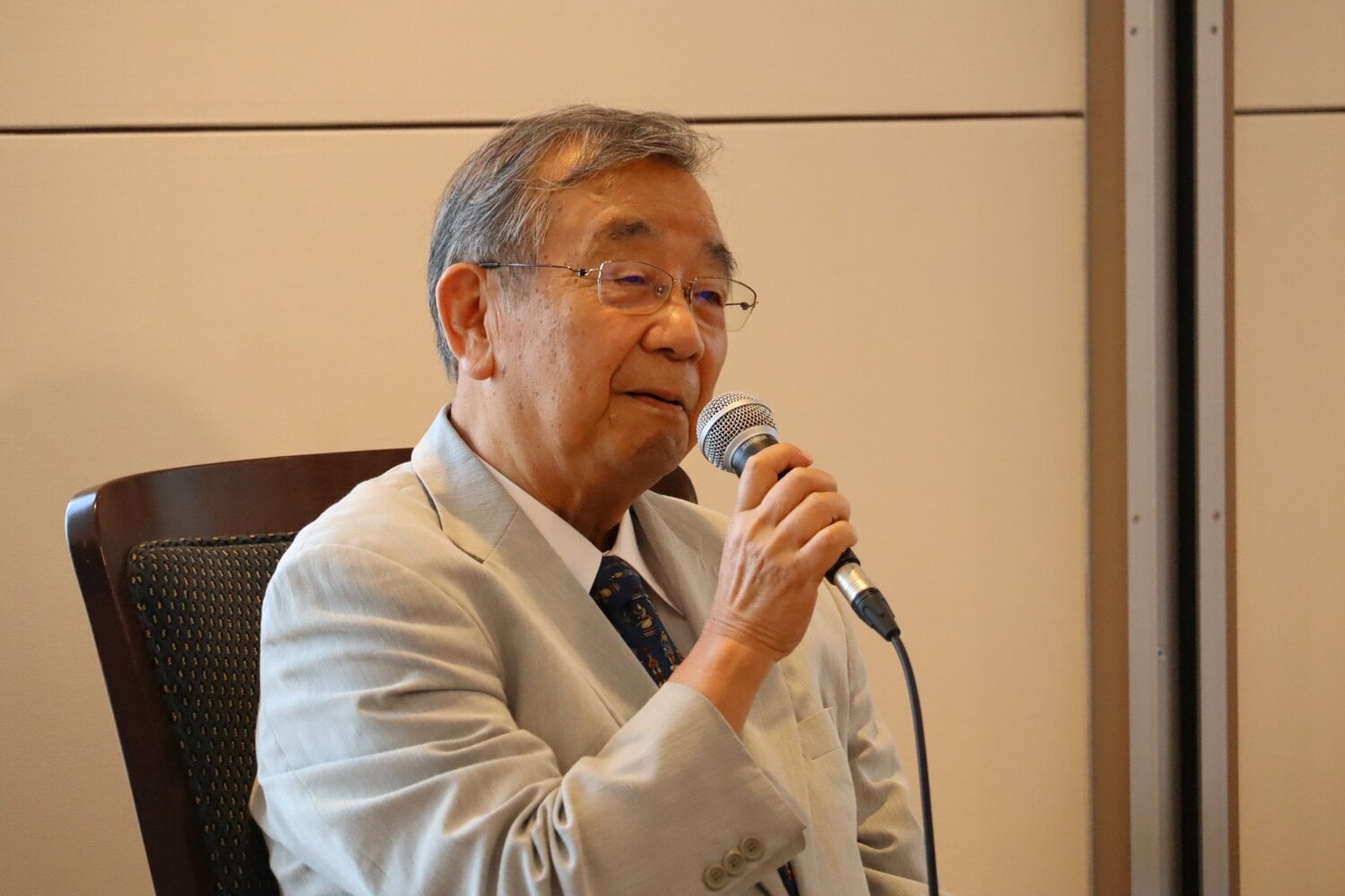 83歳となった今も現役でスポーツ実況する島村氏　©Kou Hiroo