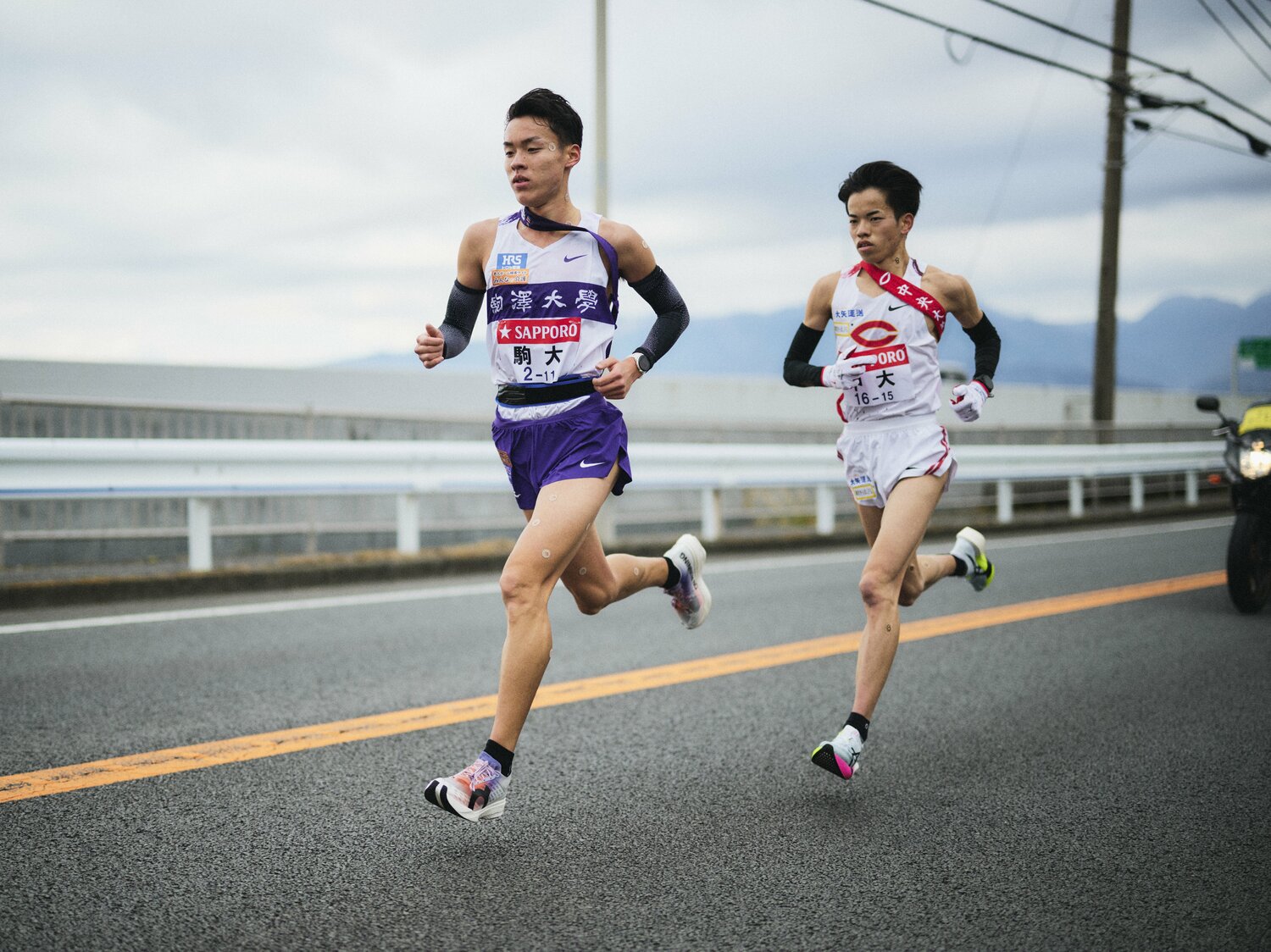 今季は故障に苦しんだ佐藤圭汰だが、7区の記録を1分近く更新する区間新記録を叩き出して2位に浮上　©Yuki Suenaga