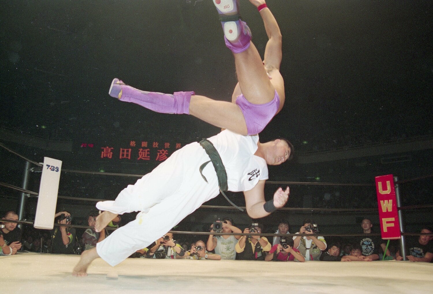 北尾の豪快な裏投げ ©東京スポーツ新聞社