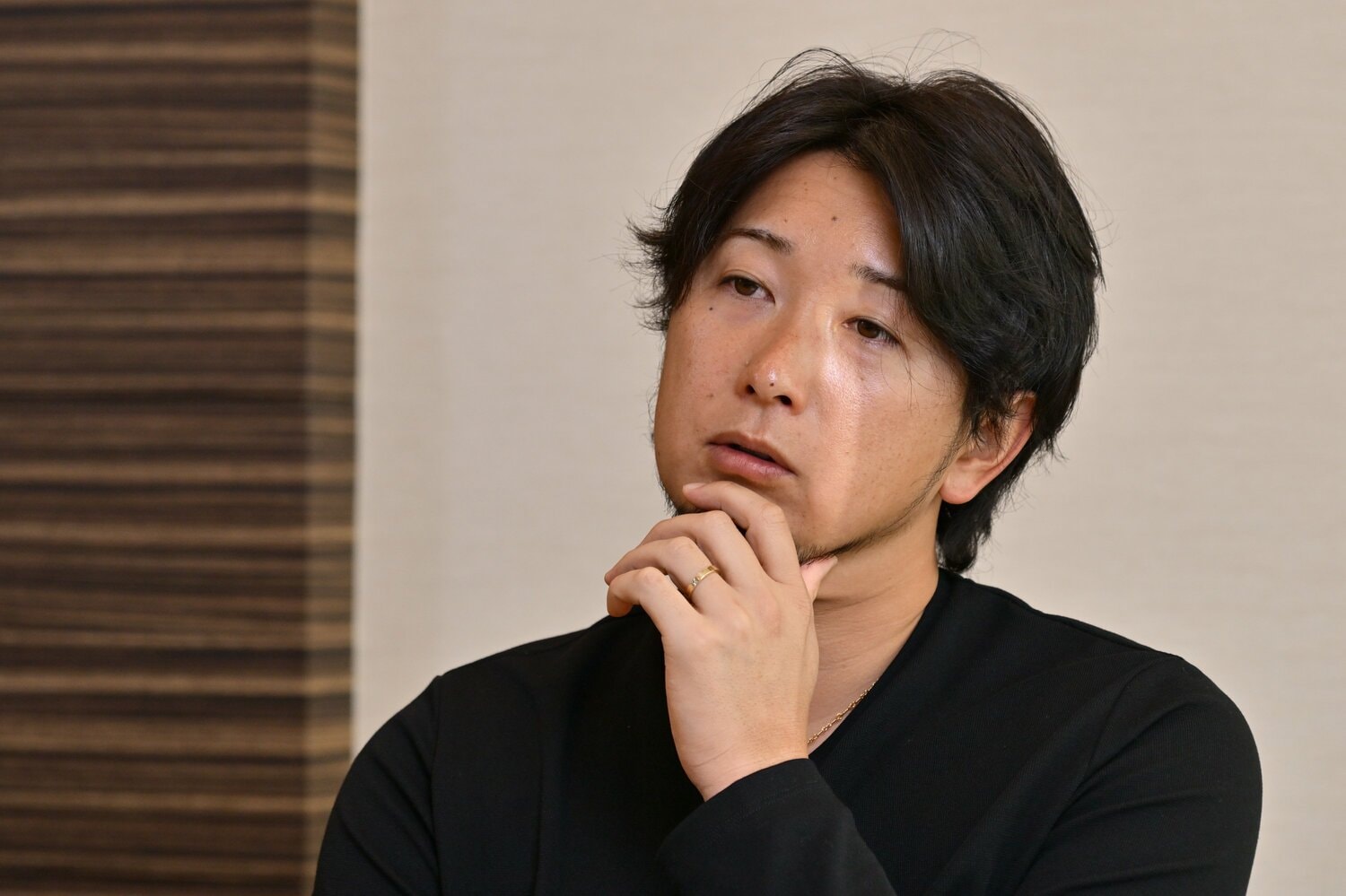 穏やかな口調のなかに強い覚悟をにじませた三嶋　©Hideki Sugiyama