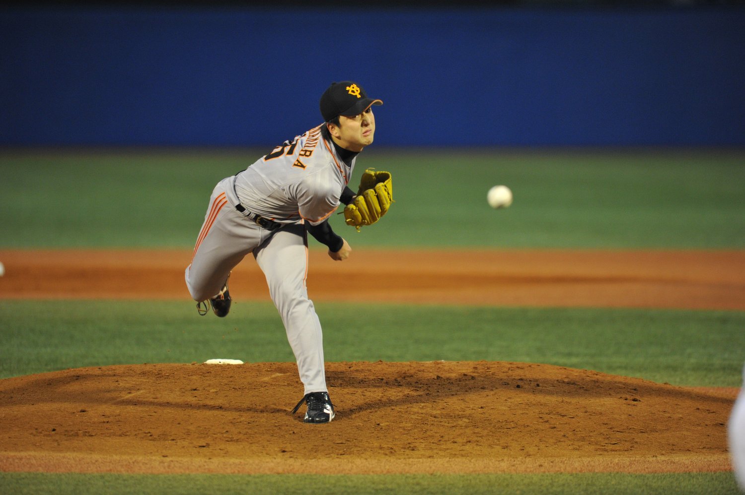 10年ドラフト1位指名で巨人入りした澤村拓一。昨年9月にロッテに移籍、今シーズンはメジャー挑戦を視野に入れている　©BUNGEISHUNJU