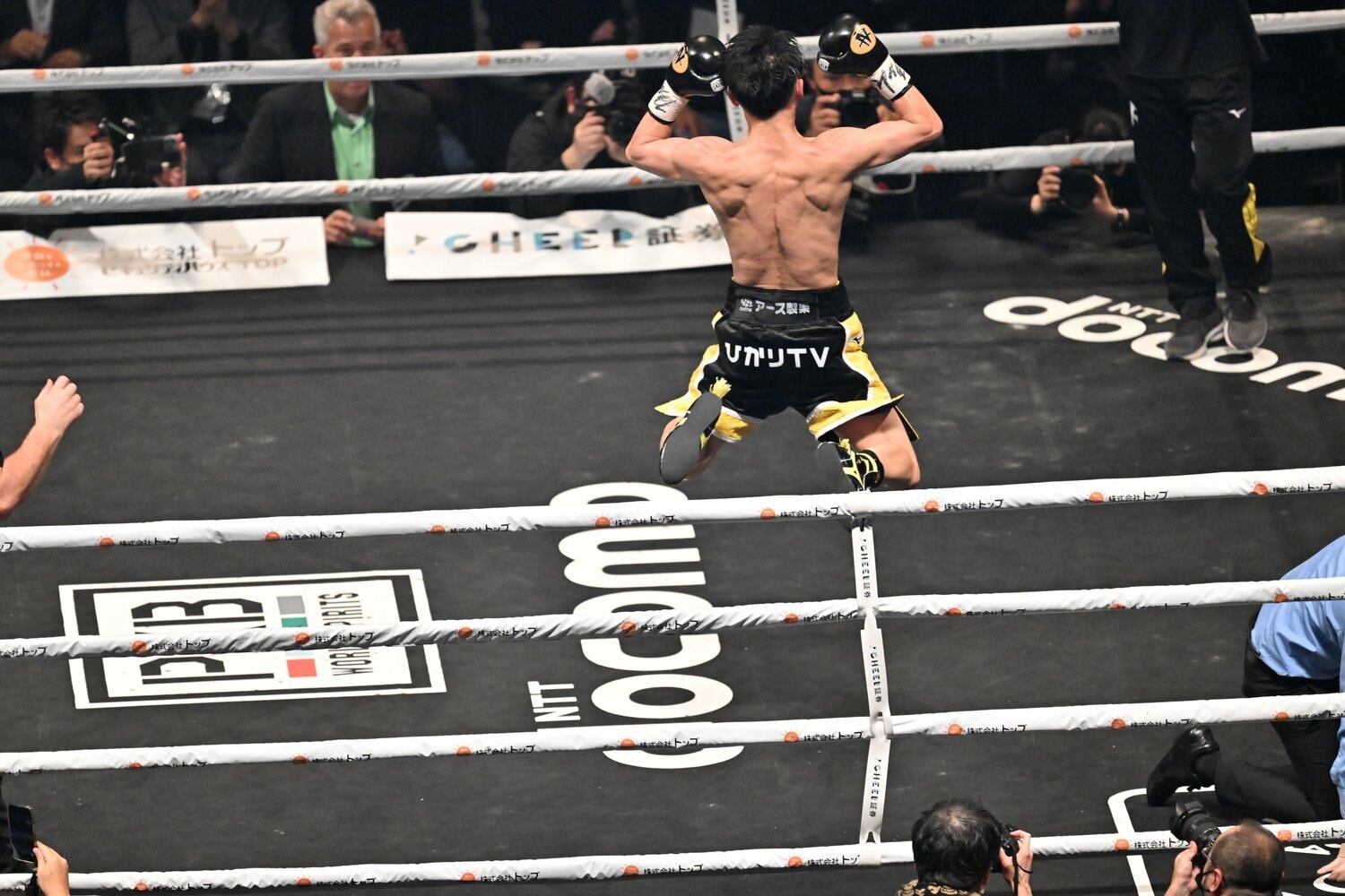 バトラーに11回TKO勝利し、世界バンタム級4団体統一王者となった井上尚弥 ©Naoya Sanuki