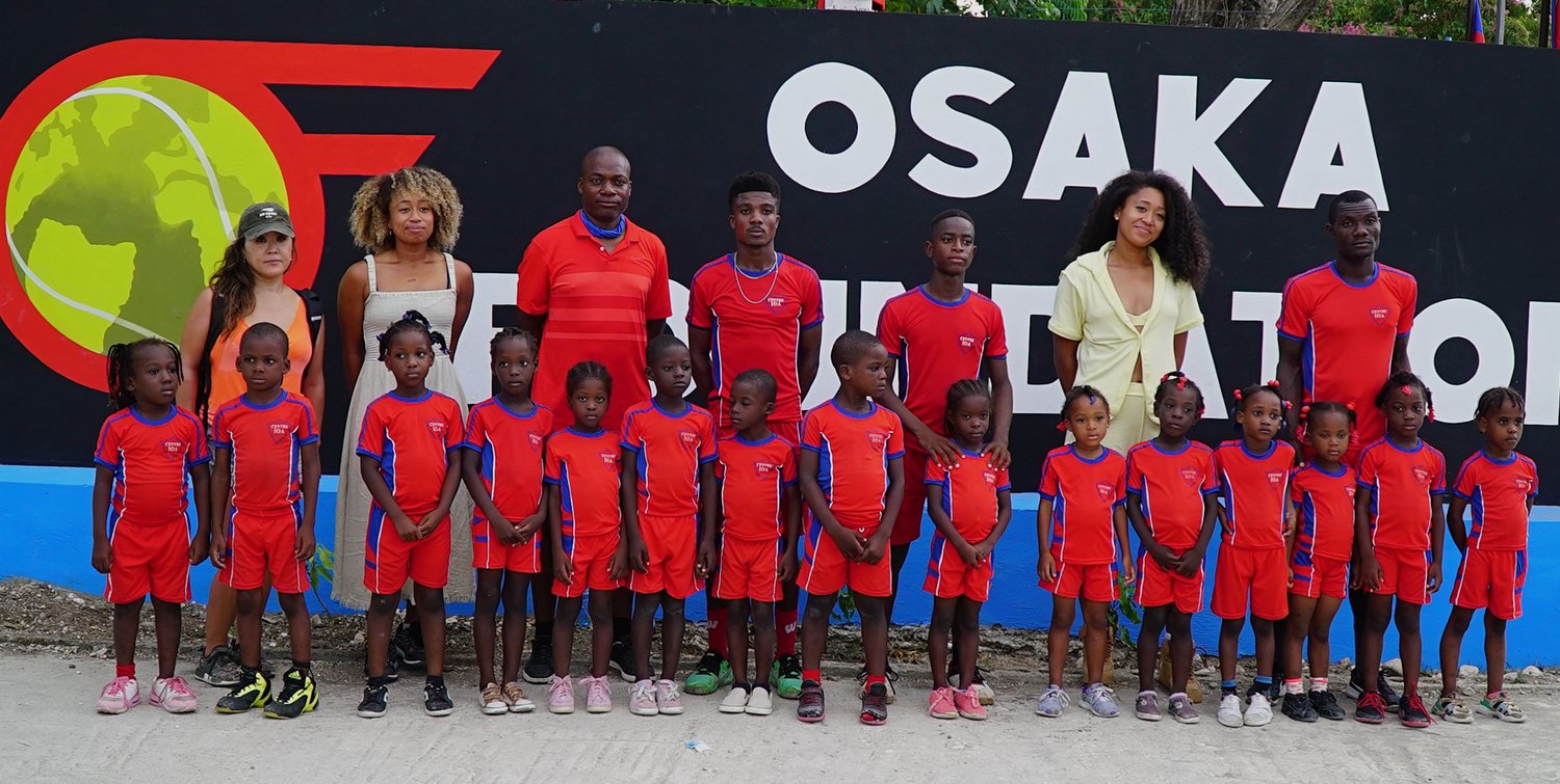 ハイチのIOAセンターを訪れた大坂なおみら大坂家　©Osaka Foundation