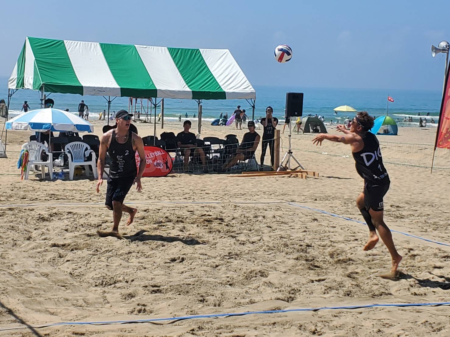 清水（左）とコンビを組んで試合に出場した西村　©︎Shunsaku Sakai