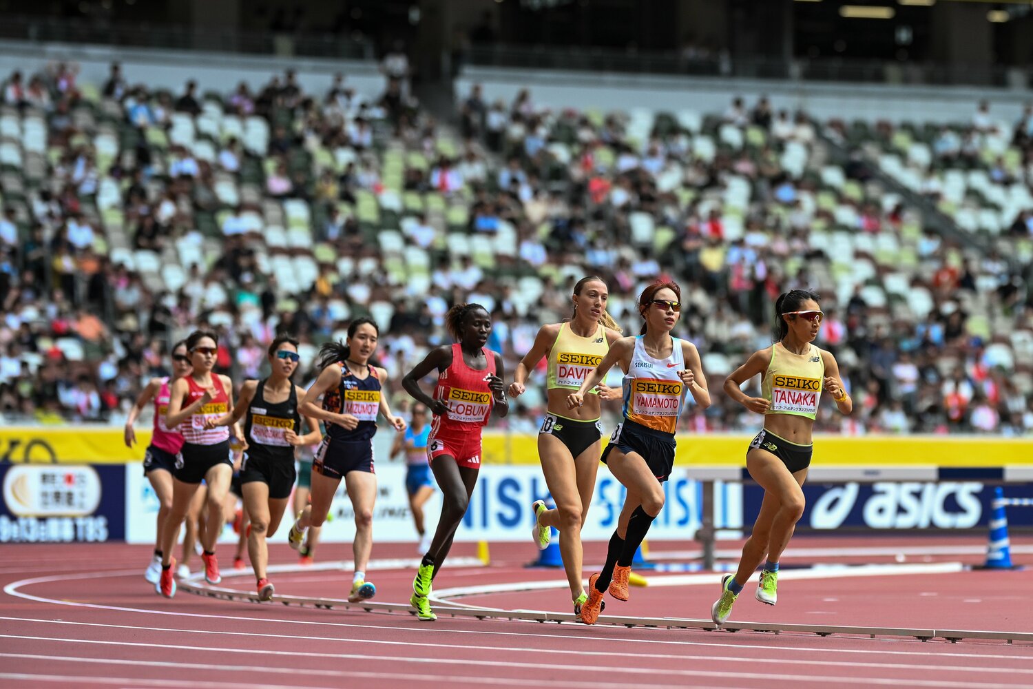 セイコーゴールデングランプリで自身のレース前に3000mのペースメーカーを務めた田中希実（先頭）　©︎Nanae Suzuki