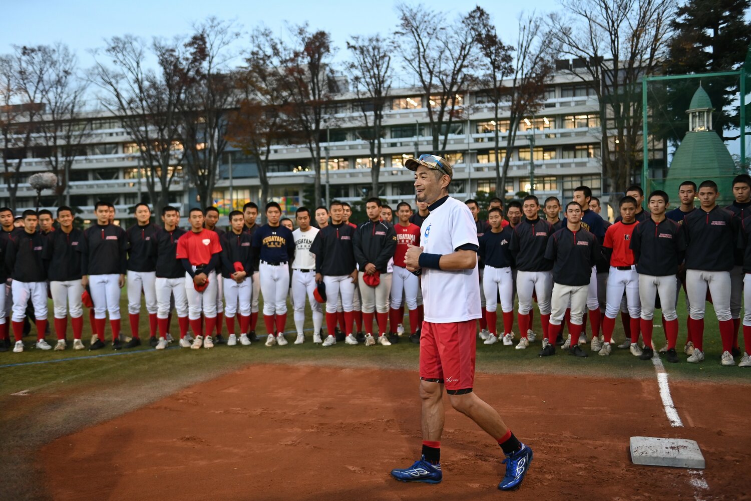 2021年11月29・30日、國學院久我山で指導を行った。同校は春のセンバツでベスト4入りを果たす　©Naoya Sanuki