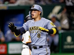 「佐藤輝明に厳しすぎるんやないか?」岡田彰布に聞いた“意外な本音”「ホンマに能力ある」「ホームラン王は確定やろ」なぜ藤川監督のもとで“覚醒”したか