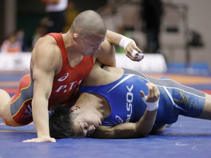 レスリング五輪出場権を巡る残酷さ。太田忍の初戦敗退に後輩選手は……。<Number Web> photograph by Kyodo News
