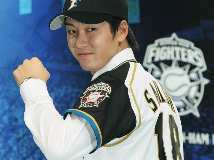 「僕のせいで、すみません」斎藤佑樹は冷静だった…日ハム決定のドラフト会場で記者が殺到「名刺が一瞬で消えた！」広報が見た“フィーバー”の実像＜Number Web＞ photograph by JIJI PRESS