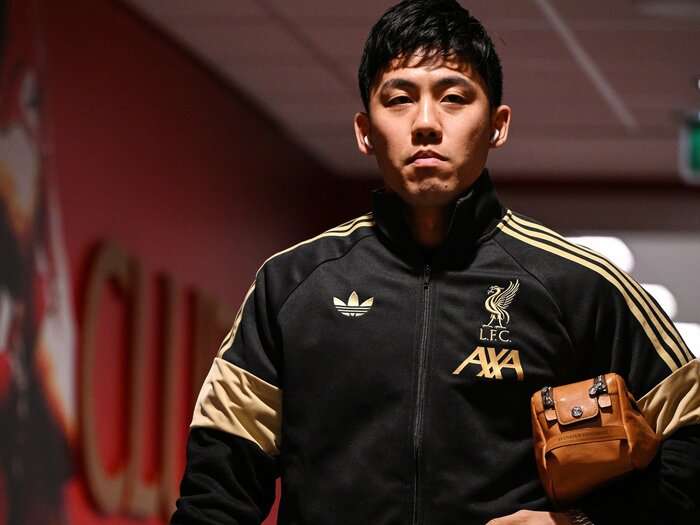 「ご覧の通り。エンドウはベンチ」先発に推したリバプール番記者が苦笑した日も…“序列問題”に「理解はできる。監督は」MF遠藤航が語ったこと＜Number Web＞ photograph by Andrew Powell/Getty Images