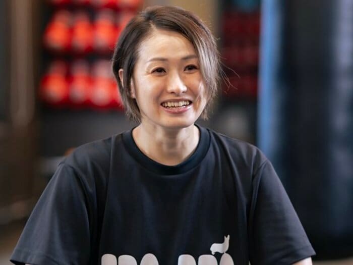極秘交際7年、トレーナーと電撃婚…“ボクシング界の上戸彩”宮尾綾香が語る、徹底して交際を隠し通したワケ「電車も違う車両で移動してました」<Number Web> photograph by Takuya Sugiyama