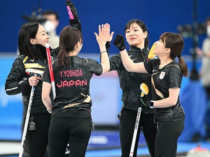 吉田知那美「さっちゃん、天才!」 市川美余「裾野が広がるように…」明るく美しいカーリング女子の精神《史上初の銀メダル》<Number Web> photograph by Naoya Sanuki/JMPA