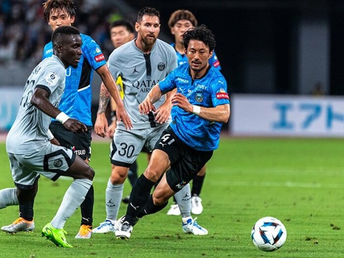 「日本人で1億円超は2.5％。安定的なGK」Jリーガー年収ウラ事情…じつは“オランダと同格”「世界標準だと、かなりまとも」識者が調査＜Number Web＞ photograph by Takuya Sugiyama