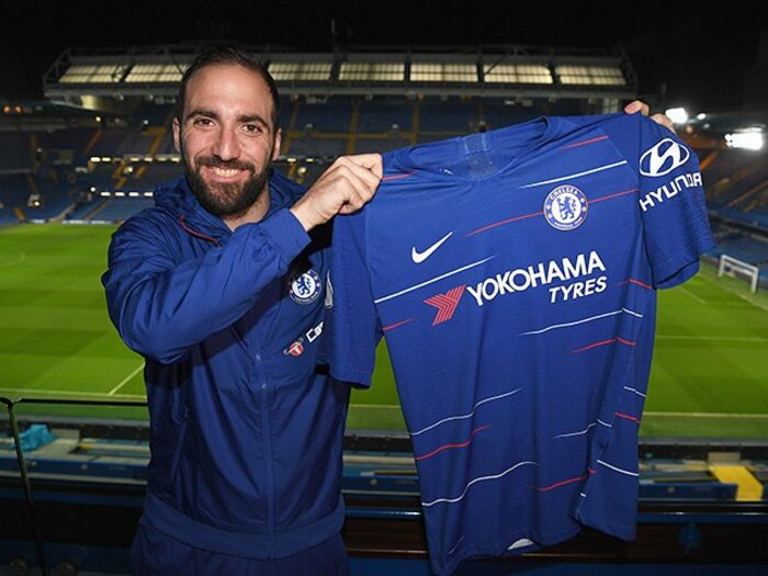 愛弟子イグアインに賭けたサッリ。チェルシーの緊急補強は吉か凶か。＜Number Web＞ photograph by Getty Images