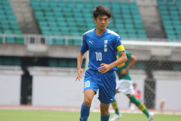 10番と主将を託されるMF佐野健友（3年）　©︎Takahito Ando