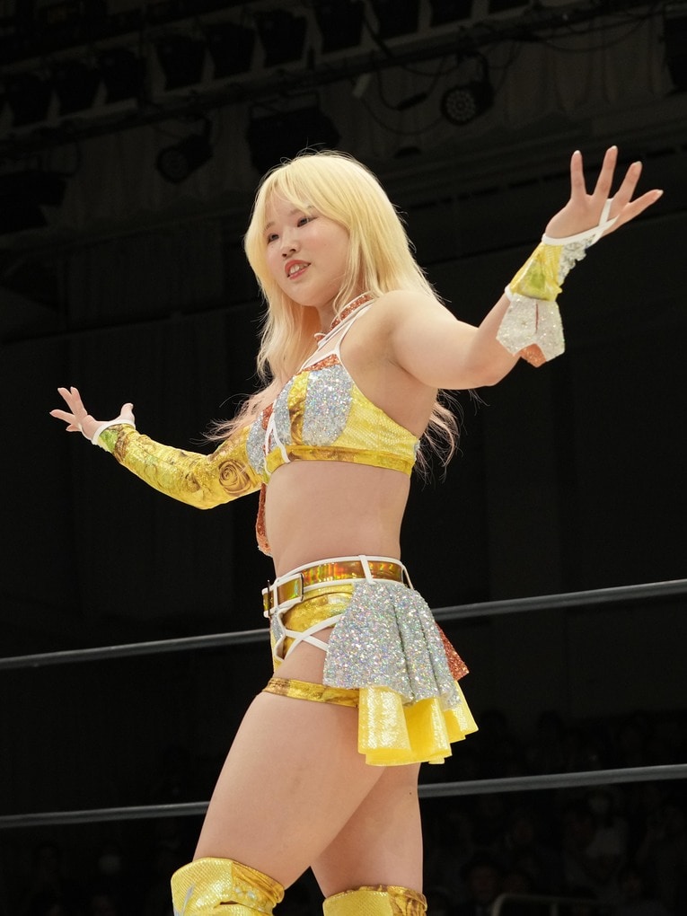 金髪になってマリーゴールドのリングに立ったビクトリア弓月。2024年5月20日、後楽園ホール　©Essei Hara