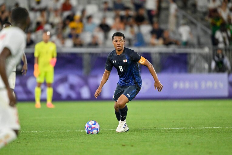 チームの心臓として絶大な存在感を発揮する藤田譲瑠チマ　©Takuya Nakachi/JMPA