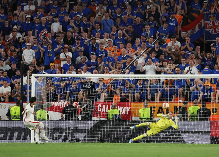 鎌田のPK成功　©Getty Images