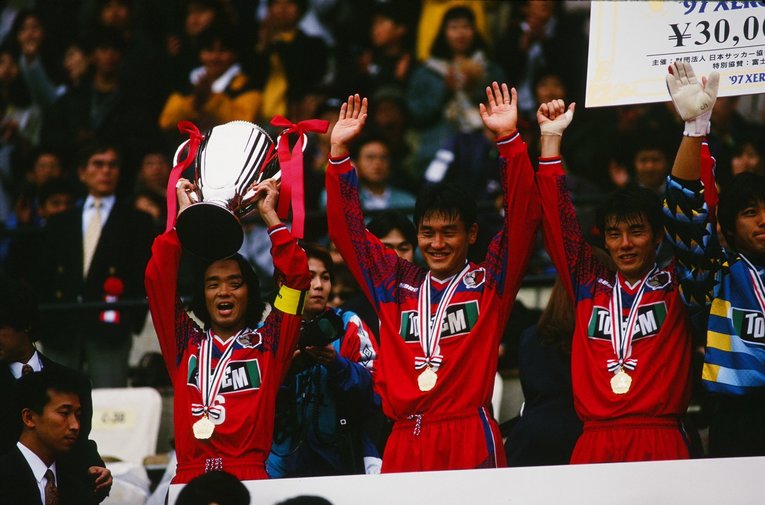 ともに鹿島の黄金期を支えた相馬直樹（右）の監督就任を喜んだ　©︎J.LEAGUE