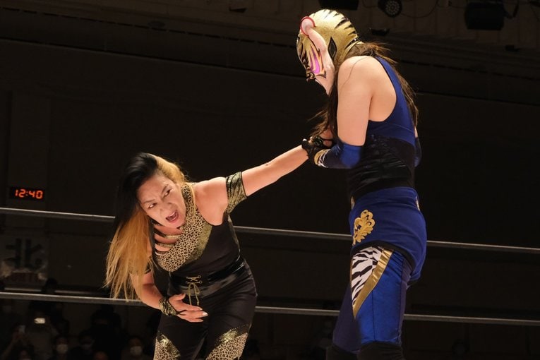 タイガー・クイーンと師匠でもあるジャガー横田の直接対決　©Norihiro Hashimoto