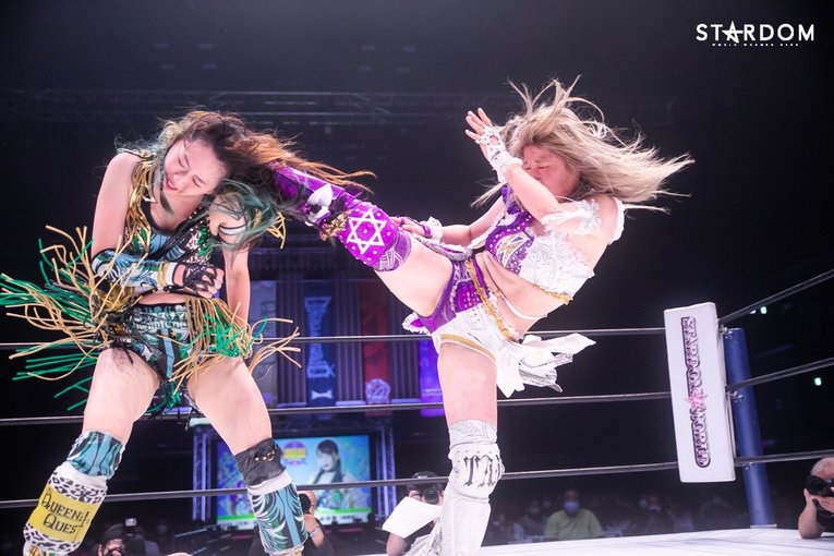 中野たむvs.上谷沙弥©STARDOM