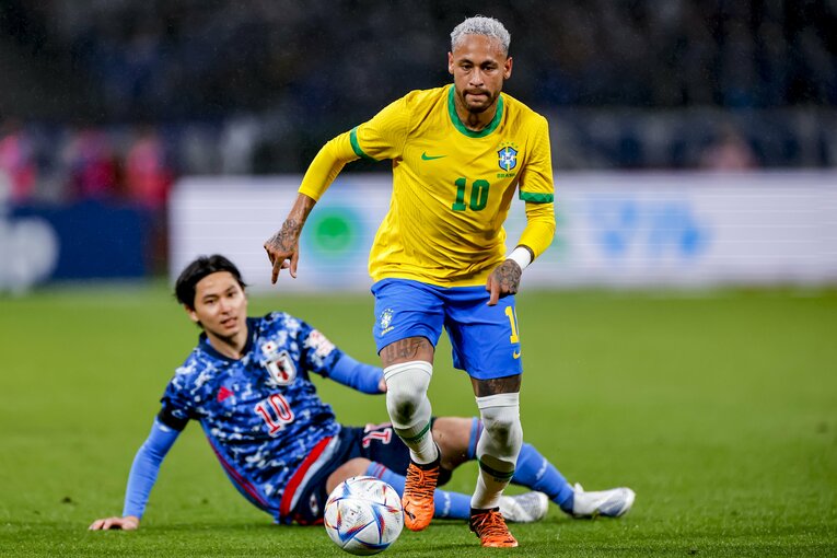 南野拓実とネイマール　©Kiichi Matsumoto/JMPA