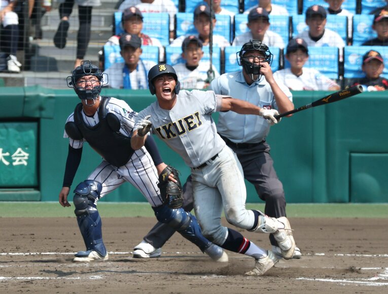 今夏の甲子園、開星戦。8番打者・高田庵冬がソロ本塁打を放つ　©JIJI PRESS