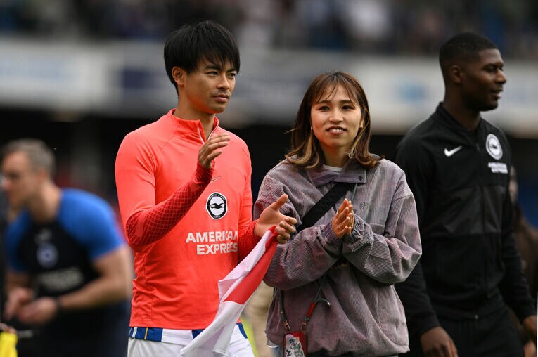 三笘とクリア夫人　©Getty Images