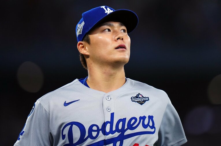 山本由伸はポストシーズン2試合連続完投勝利の快挙を成し遂げた ／ photograph by Daniel Shirey/Getty Images