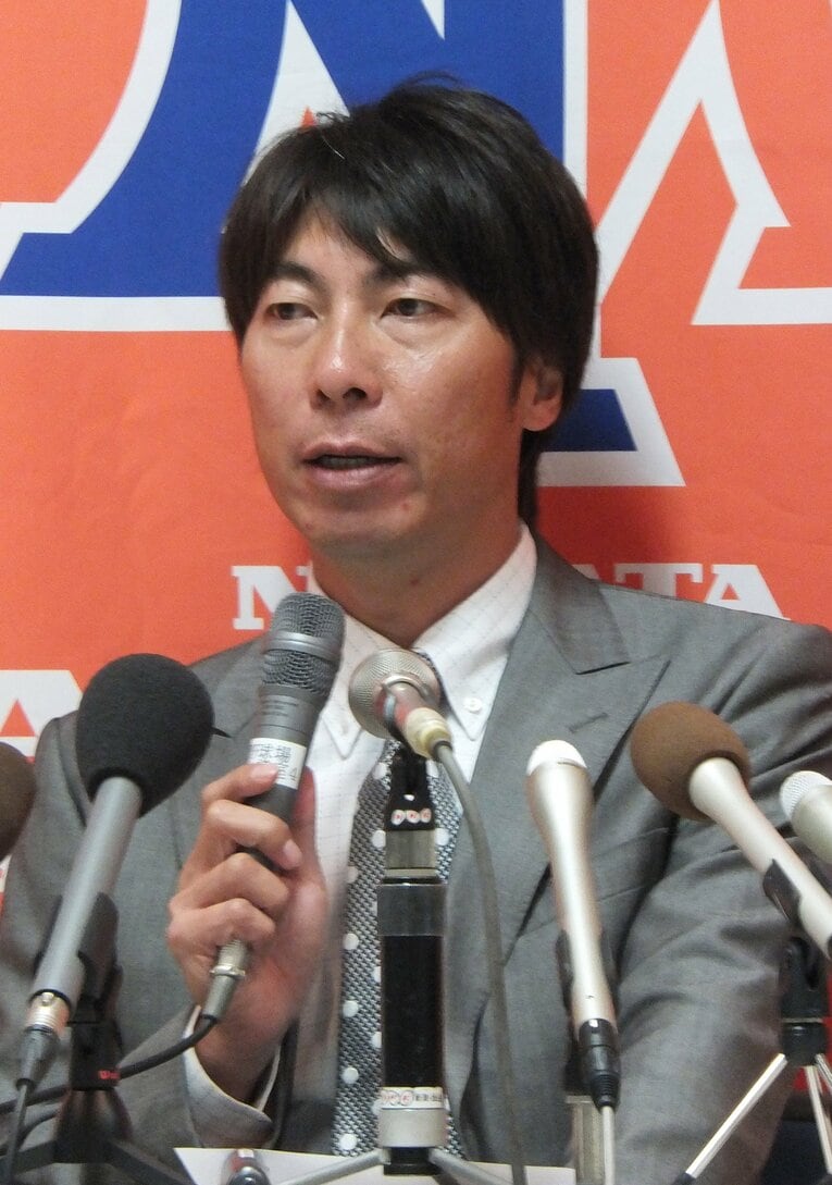 現役引退会見に臨むＢＣ新潟の高津臣吾監督兼投手　©JIJI PRESS