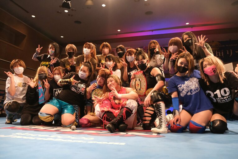 「女優vs交通情報のお姉さん」に18歳同士“意地の張り合い”対決も… 若手勢ぞろいの興行“ピースパ”に見る女子プロレスの未来(18)