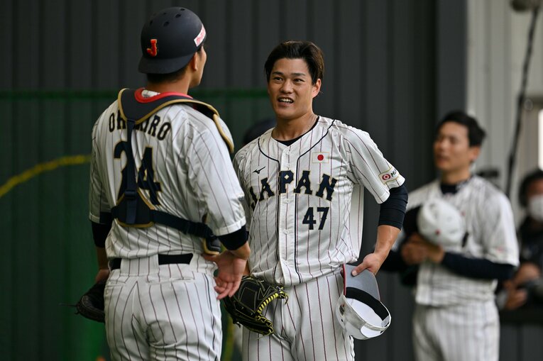 高橋と話す大城　©Hideki Sugiyama