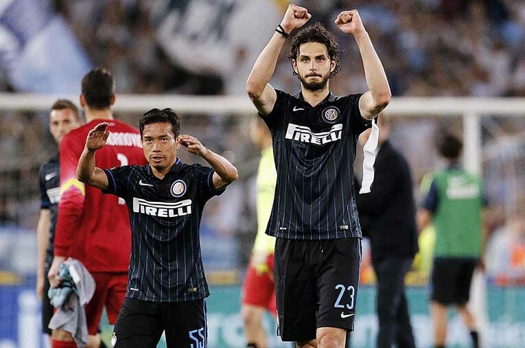 2011年の長友佑都とラノッキア。インテル同期生がW杯を前に、自身のキャリアや日本サッカーへのエールを送ってくれた ／ photograph by ANSA/AFLO