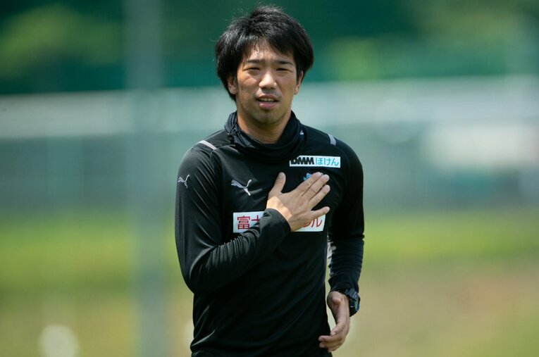 現役引退から10年以上が経った川崎フロンターレの吉田勇樹コーチだが、「止める・蹴る」など足元の技術はむしろ向上しているという ／ photograph by KAWASAKI FRONTALE