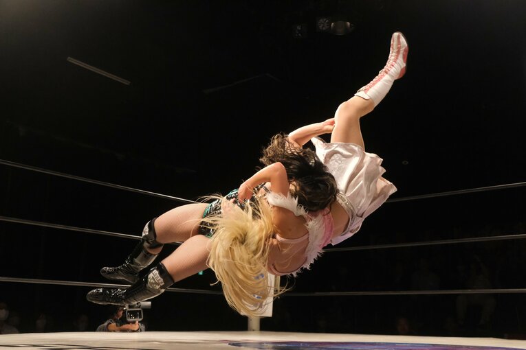 「圧倒される肉体美」を目指す新人女子プロレスラー…コンテストにも出場するZONESが語る“理想像”「実は体重が10kg減ったんです」(29)