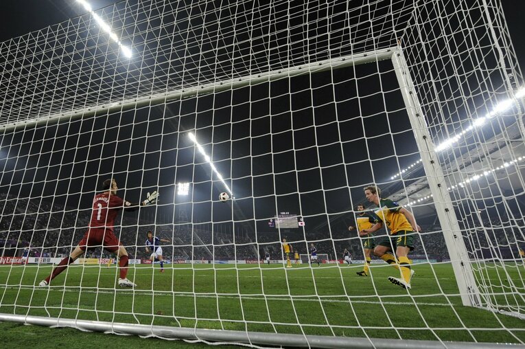 2011年アジア杯決勝、李忠成の伝説ボレーシュート決定的瞬間（2枚目／全4枚）　©Takuya Sugiyama