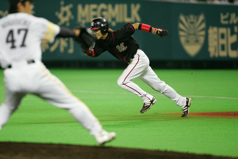 2005年の西岡剛。異次元スピード（ロッテ　2/4）　©BUNGEISHUNJU