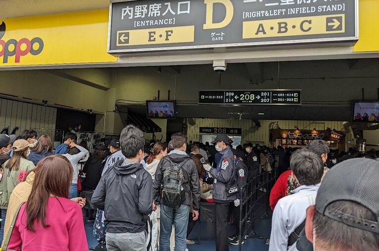 入場ゲートも混雑