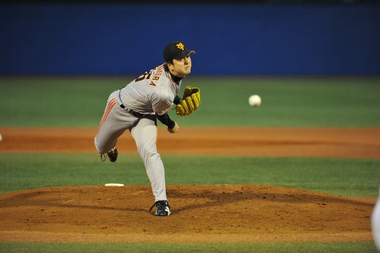 10年ドラフト1位指名で巨人入りした澤村拓一。昨年9月にロッテに移籍、今シーズンはメジャー挑戦を視野に入れている　©BUNGEISHUNJU